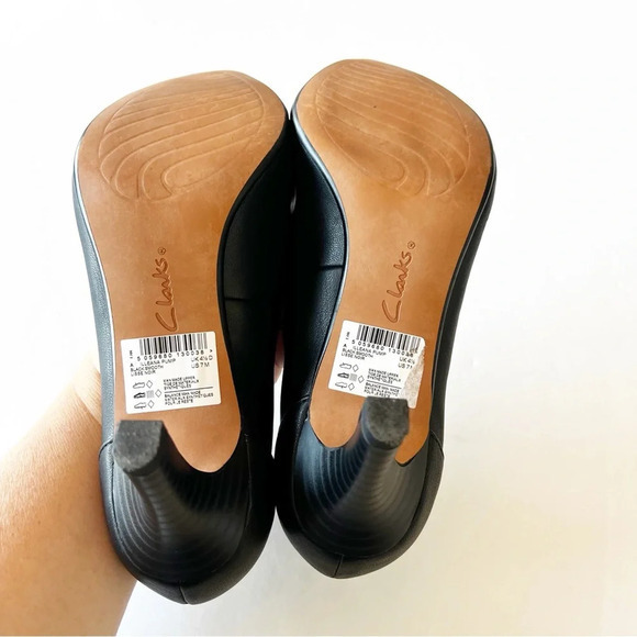 Clarks Illeana Smooth Black Leather Pointed Toe Pump Size 7.5 Career Classic EUC - Picture 3 of 12